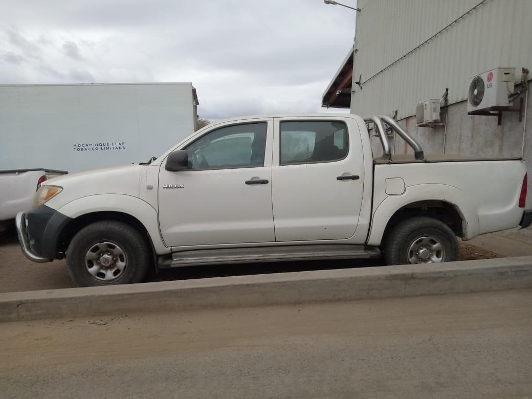 Toyota Hilux 3.0 D4D Dupla cabine 4X2 · — imagem 4