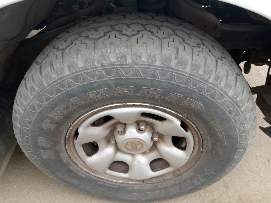 Toyota Hilux 3.0 D4D Dupla cabine 4X2 · — imagem 9