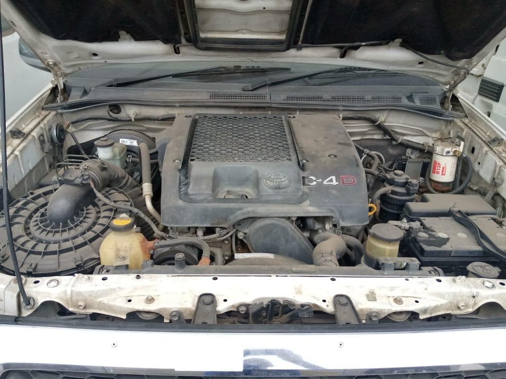 Toyota Hilux 3.0 D4D 4X2 Dupla cabine · — image 5