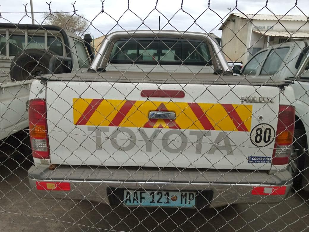 Toyota Hilux 3.0 D4D 4X2 Dupla cabine · — image 9