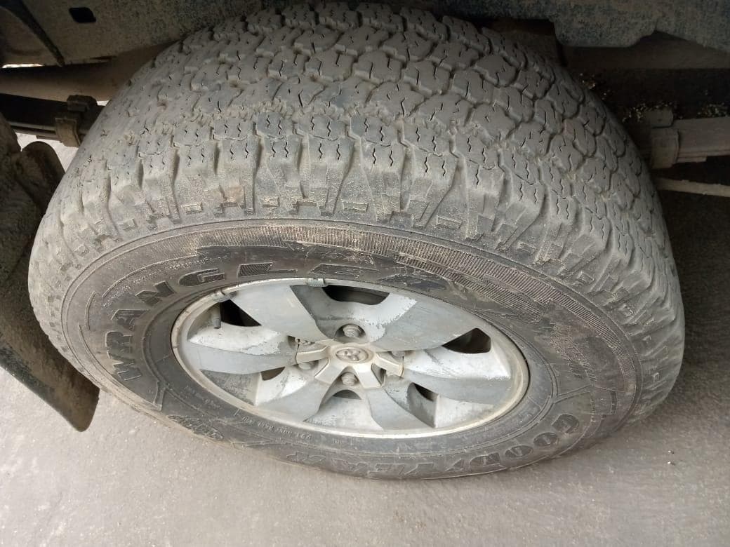 Toyota Hilux 3.0 D4D 4X2 Dupla cabine · — image 11