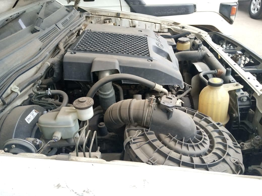 Toyota Hilux 3.0 D4D 4X2 Dupla cabine · — image 16