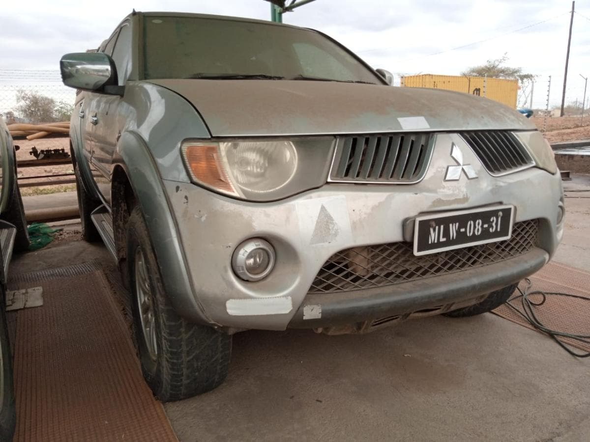 Mitsubishi L200 2.5 GL 4 X 4 Dupla cabine ·
