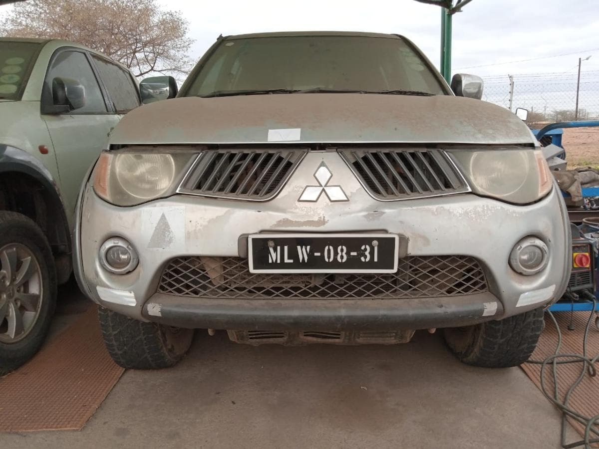 Mitsubishi L200 2.5 GL 4 X 4 Dupla cabine · — imagem 2