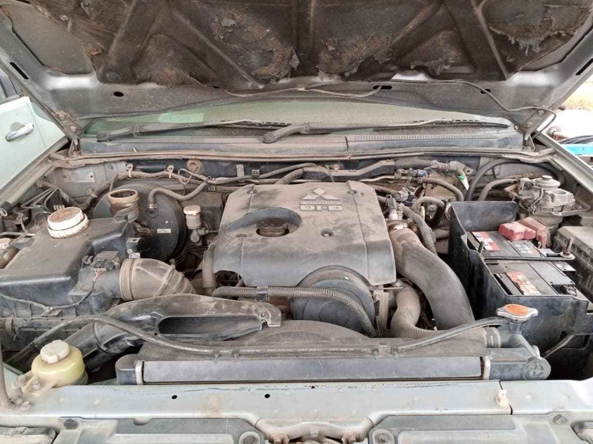 Mitsubishi L200 2.5 GL 4 X 4 Dupla cabine · — imagem 10