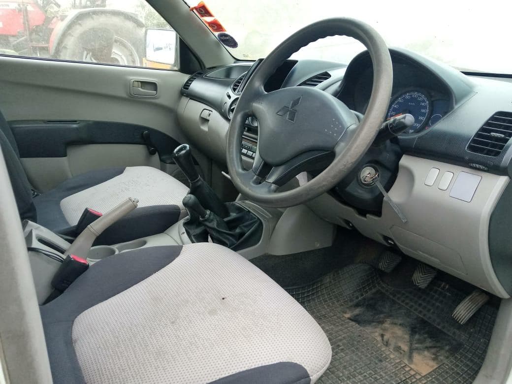 Mitsubishi L200 2.5 GL 4 X 4  · — imagen 6