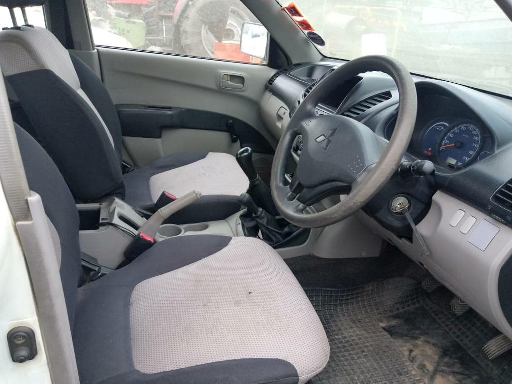 Mitsubishi L200 2.5 GL 4 X 4  · — imagen 8