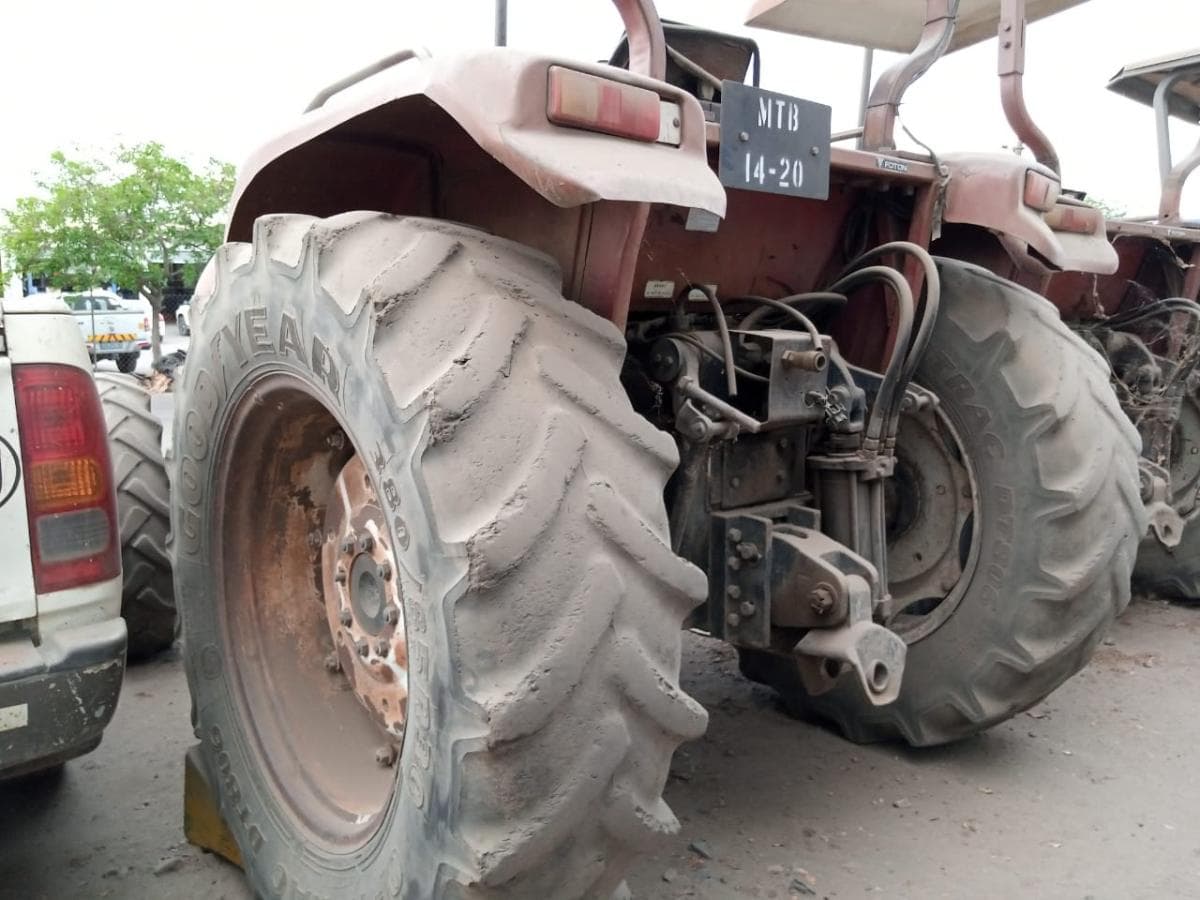 Tractor Foton FT 704  · — imagem 4