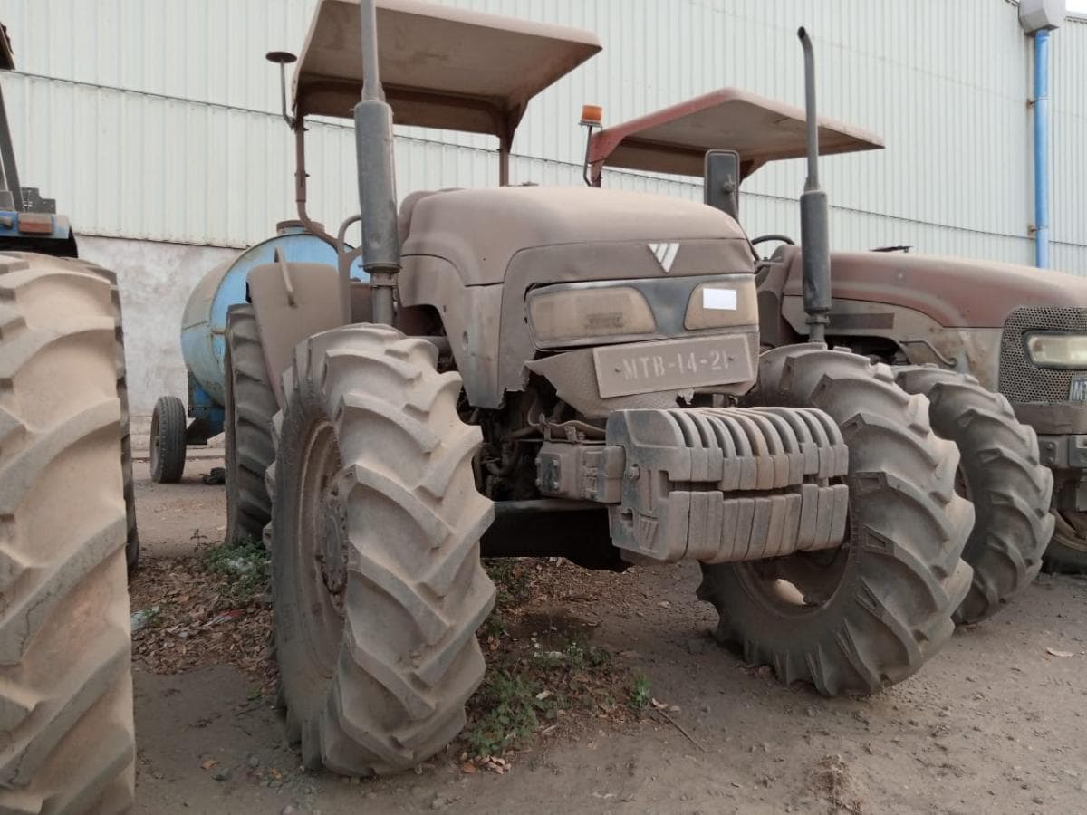 Tractor Foton FT 704  ·