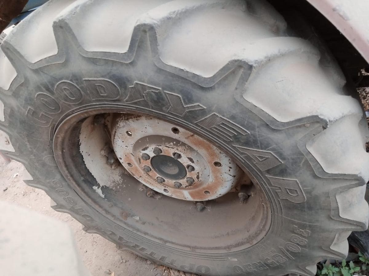 Tractor Foton FT 704  · — imagem 5