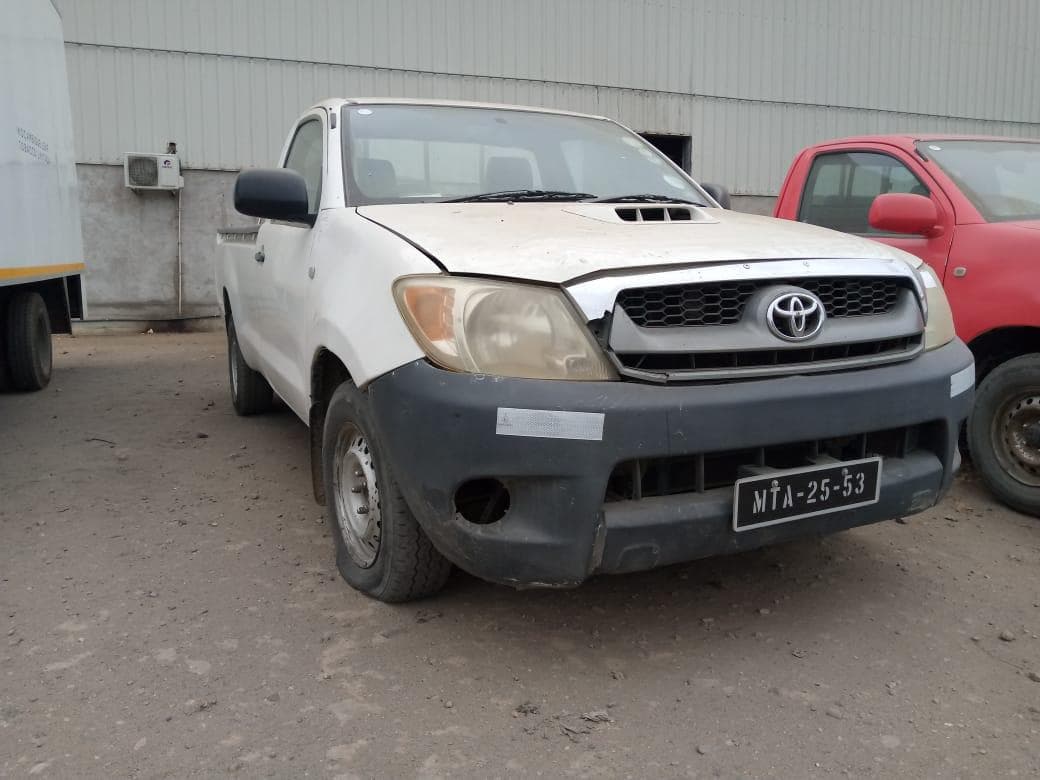 Toyota Hilux 3,0 D4D cabine simples 4X2 · — image 3