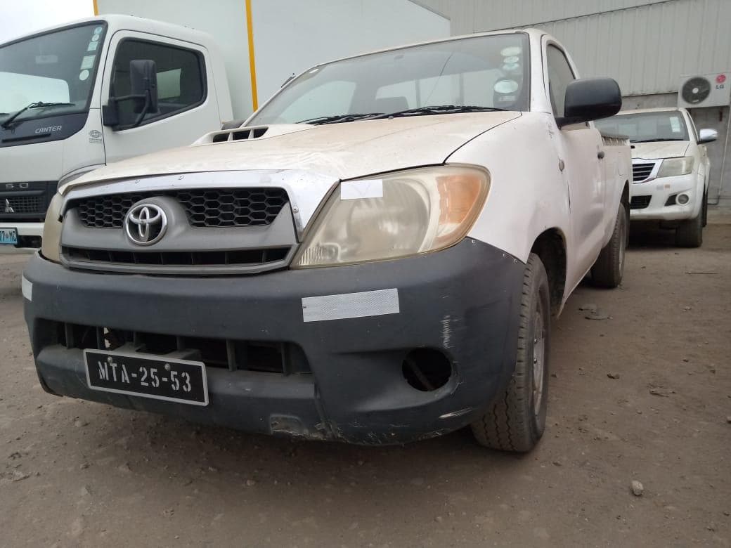Toyota Hilux 3,0 D4D cabine simples 4X2 · — image 4