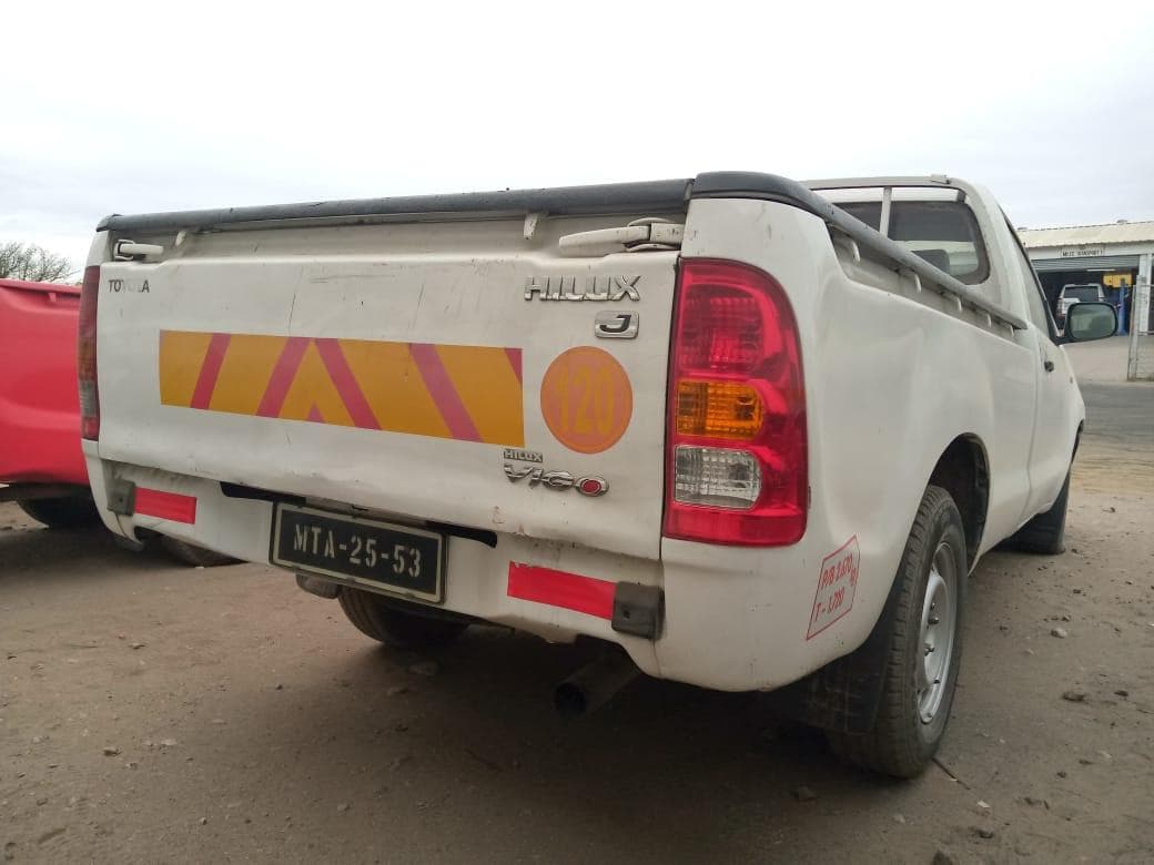 Toyota Hilux 3,0 D4D cabine simples 4X2 · — image 5