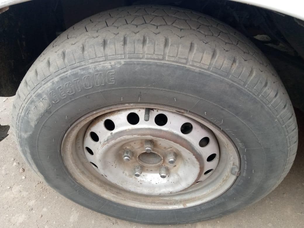 Toyota Hilux 3,0 D4D cabine simples 4X2 · — image 7