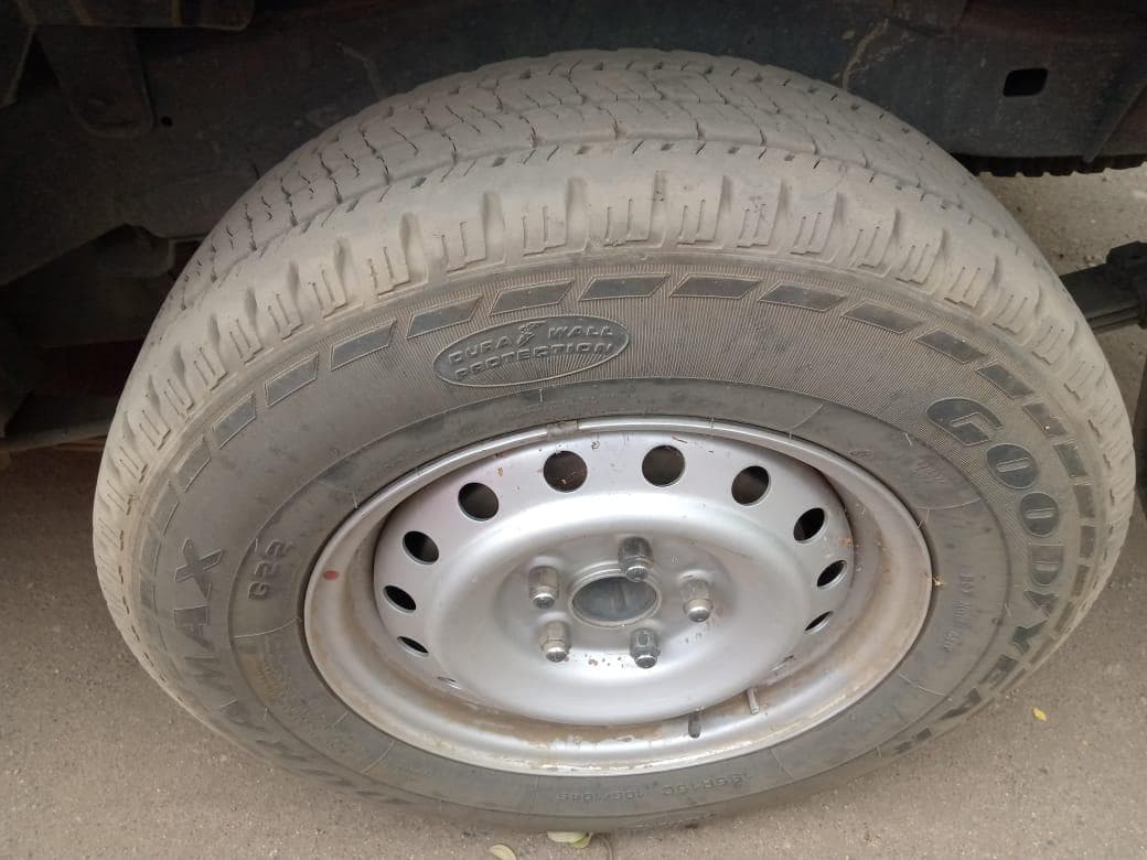 Toyota Hilux 3,0 D4D cabine simples 4X2 · — image 9