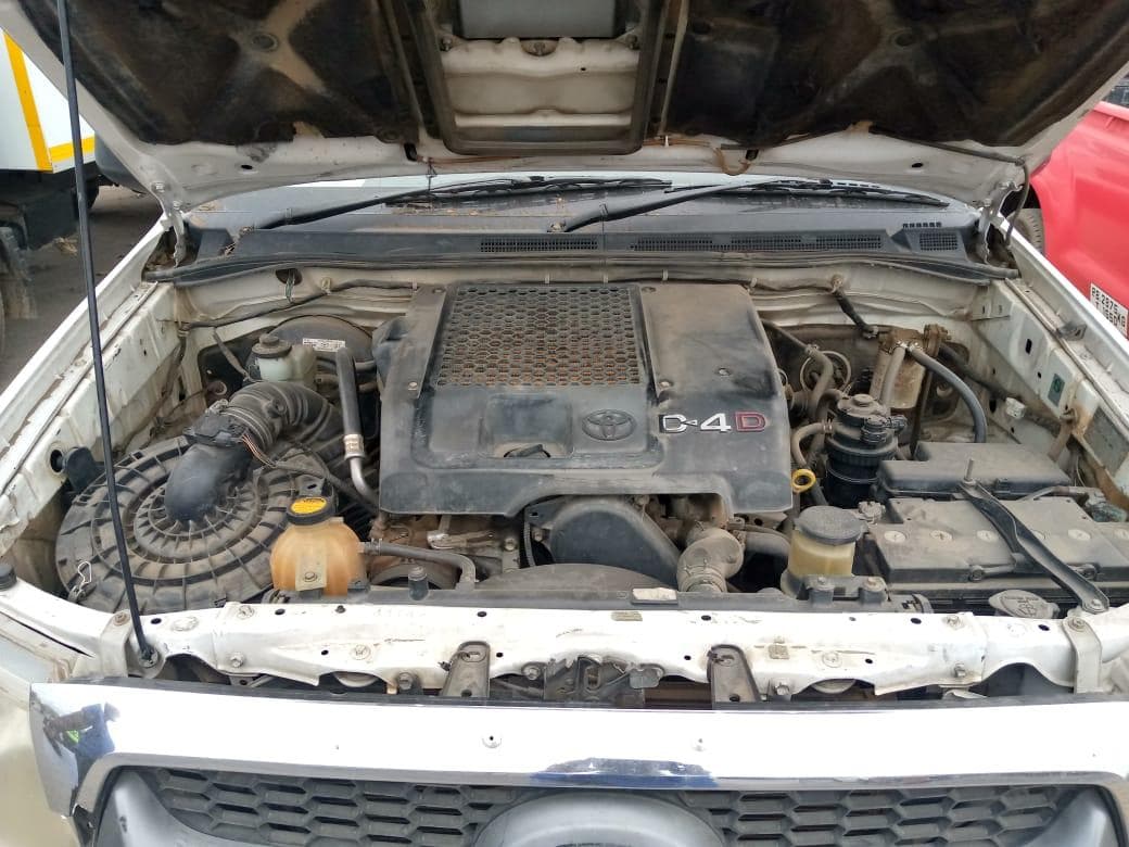 Toyota Hilux 3,0 D4D cabine simples 4X2 · — image 11