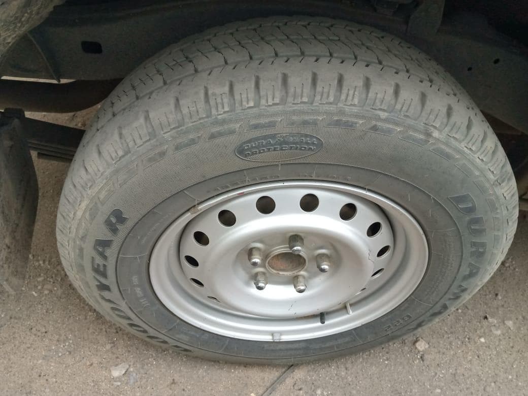 Toyota Hilux 3,0 D4D cabine simples 4X2 · — image 12