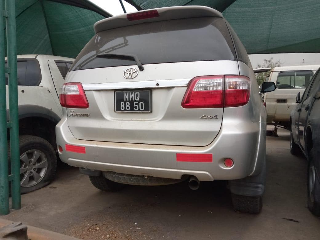 Toyota Fortuner 4WD · — image 2