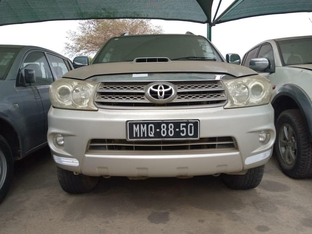 Toyota Fortuner 4WD ·