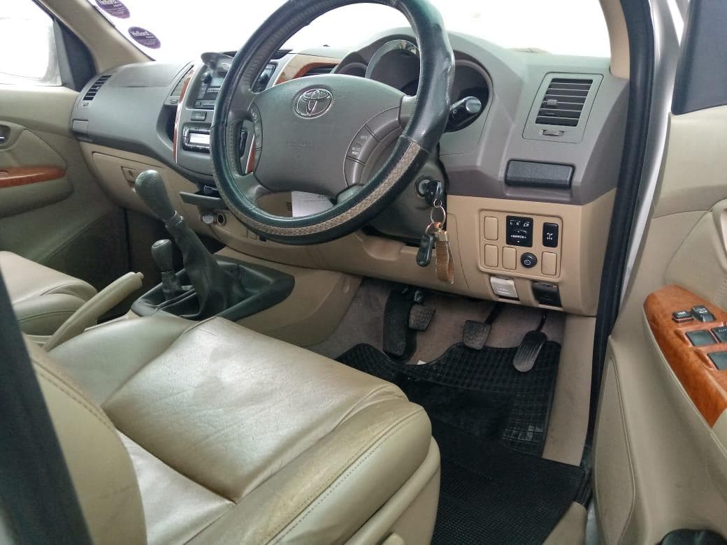 Toyota Fortuner 4WD · — image 4