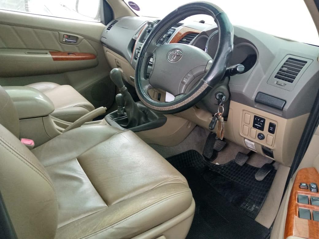 Toyota Fortuner 4WD · — image 8