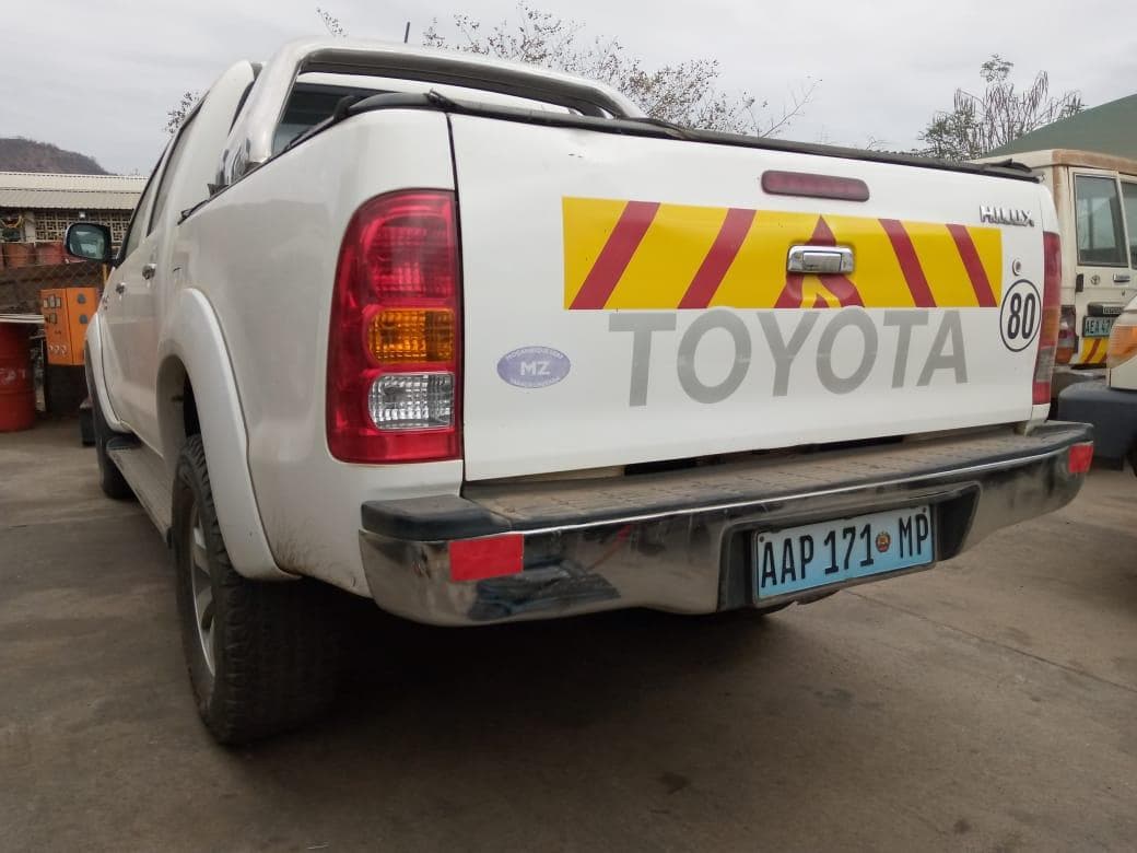Toyota Hilux 3.0 D4D 4X2 dupla cabine · — imagem 2