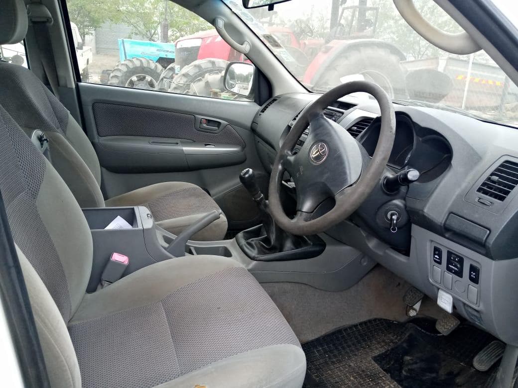 Toyota Hilux 3.0 D4D 4X2 dupla cabine · — imagem 6