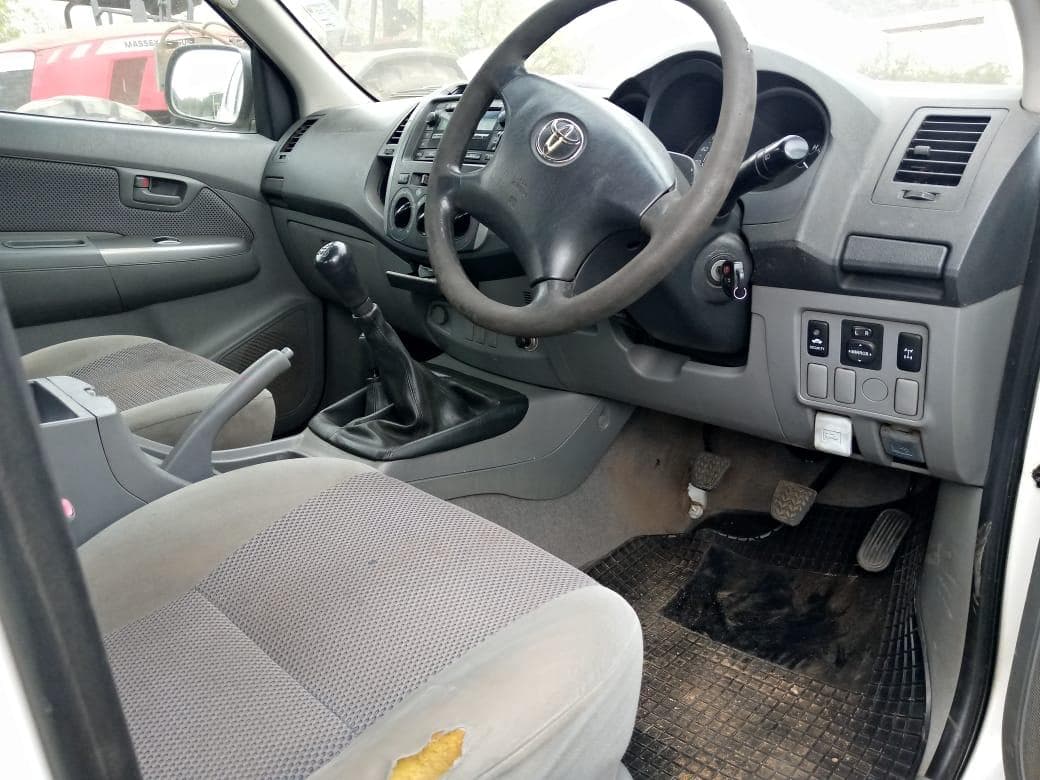 Toyota Hilux 3.0 D4D 4X2 dupla cabine · — imagem 9
