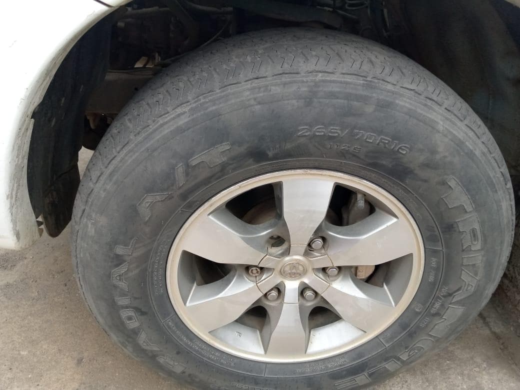 Toyota Hilux 3.0 D4D 4X2 dupla cabine · — imagem 12