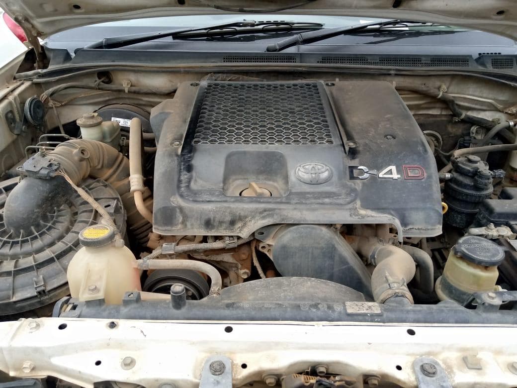 Toyota Hilux 3.0 D4D 4X2 dupla cabine · — imagem 13
