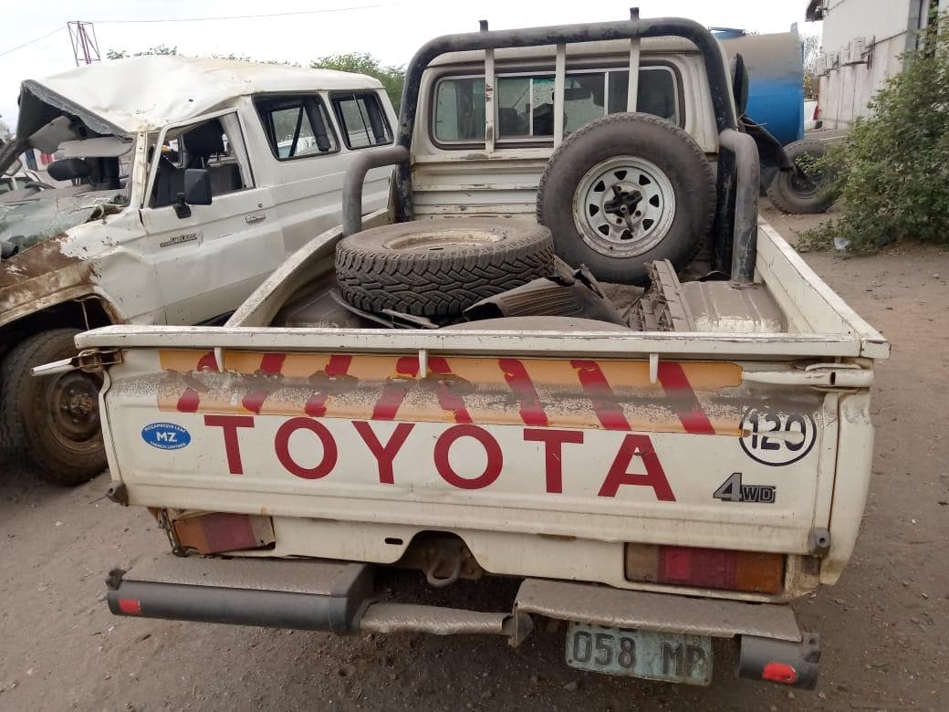 Toyota Land Cruiser 4X4 OFF ROAD PICK UP 4.4 · — imagem 3