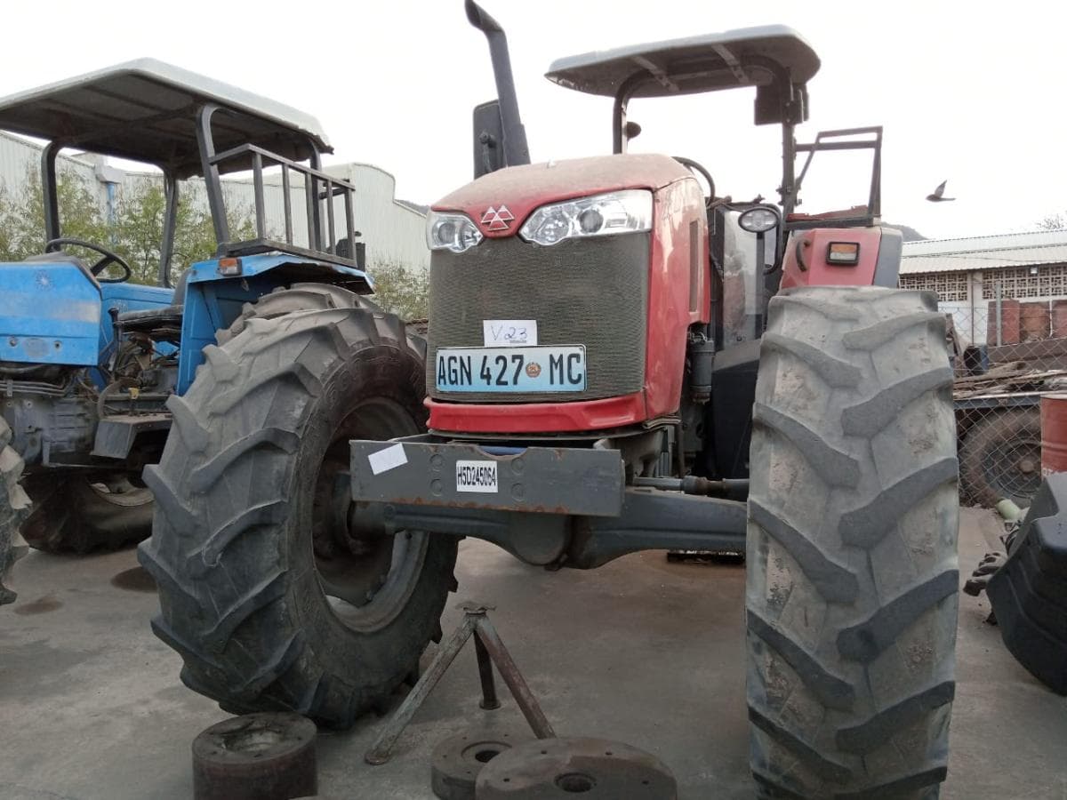 Tractor Massey Ferguson  ·