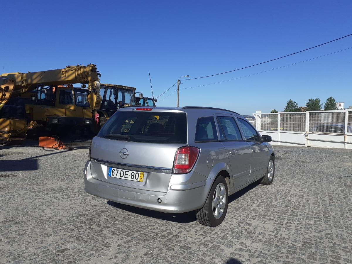 Opel Astra Caravan 1.3 CDTI · Ano 2007 — imagem 4