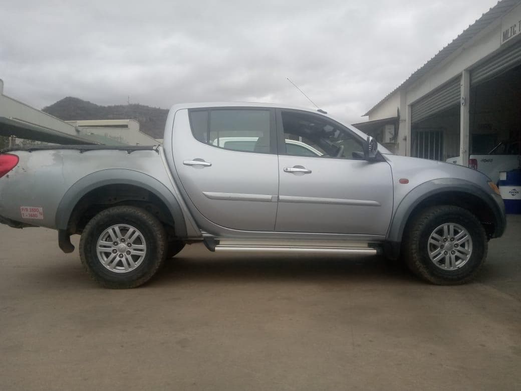 Mitsubishi L200 2.5 GL dupla cabine 4 X 4 · — imagem 2