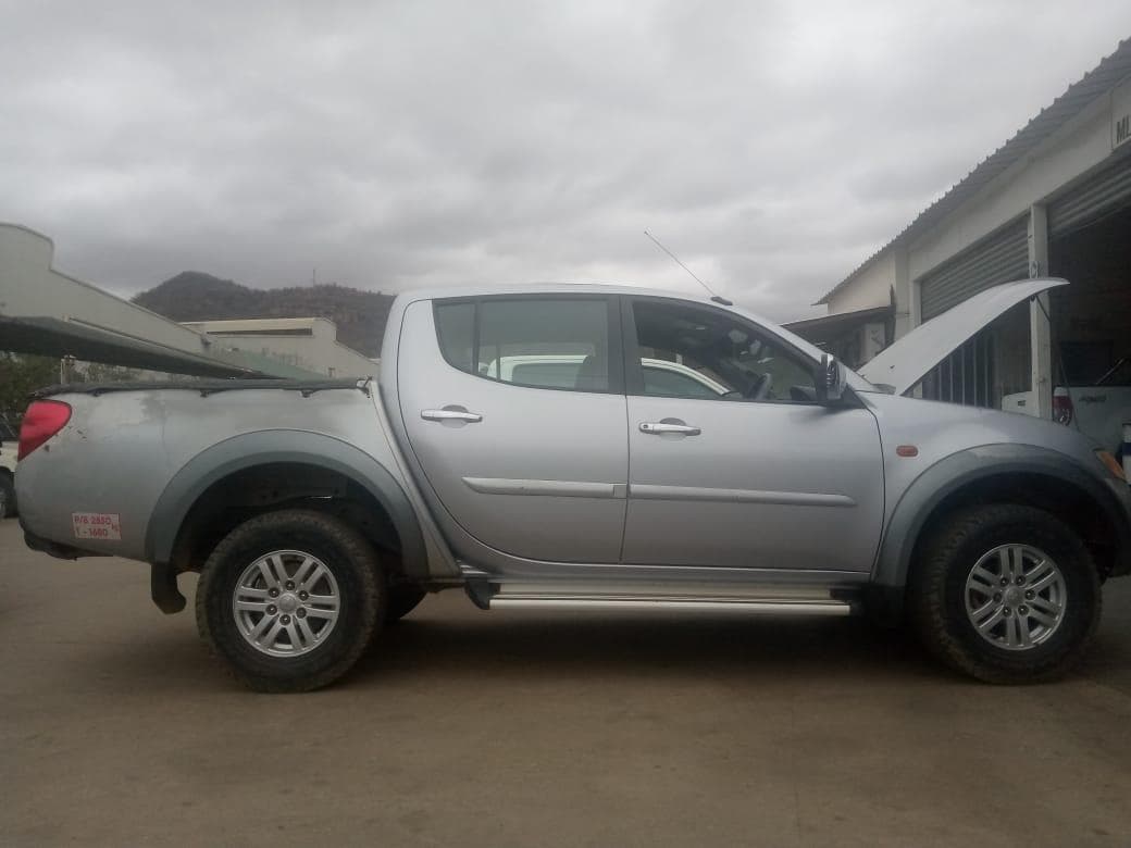 Mitsubishi L200 2.5 GL dupla cabine 4 X 4 · — imagem 3