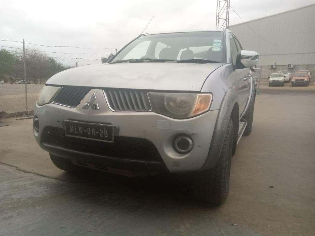 Mitsubishi L200 2.5 GL dupla cabine 4 X 4 · — imagem 1