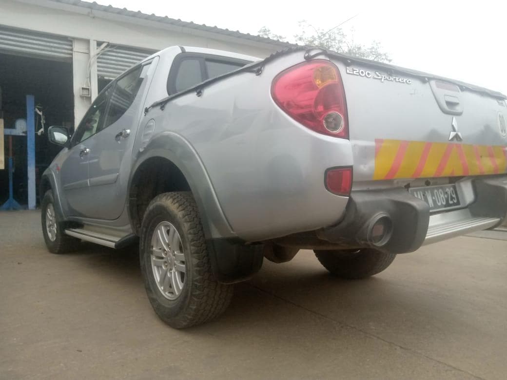 Mitsubishi L200 2.5 GL dupla cabine 4 X 4 · — imagem 5