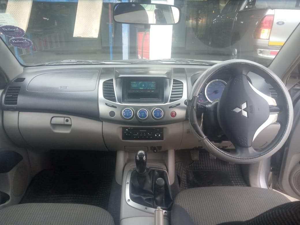 Mitsubishi L200 2.5 GL dupla cabine 4 X 4 · — imagem 7