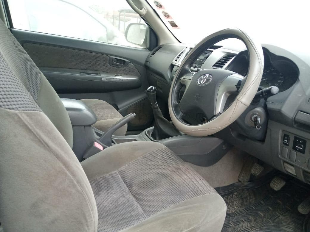 Toyota Hilux 3,0 D4D 4X2 cabine simples · — imagen 3
