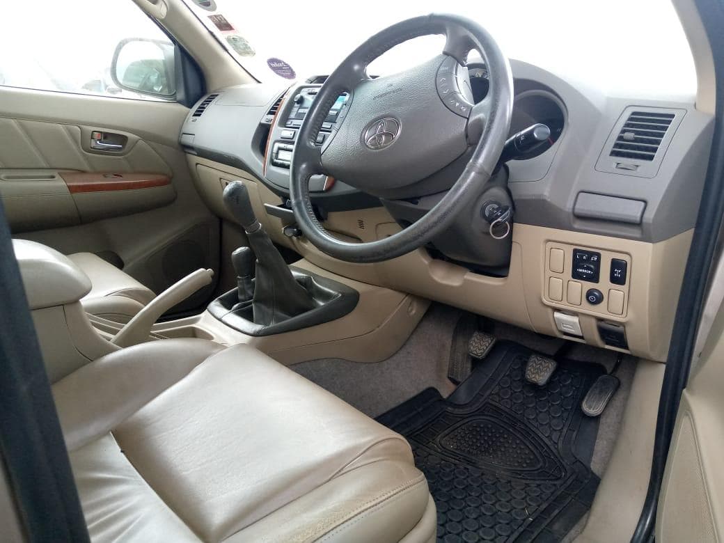 Toyota Fortuner 4WD  · — imagen 6