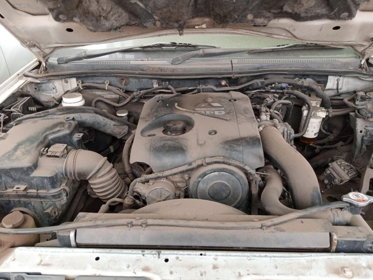Mitsubishi L200 · — image 9