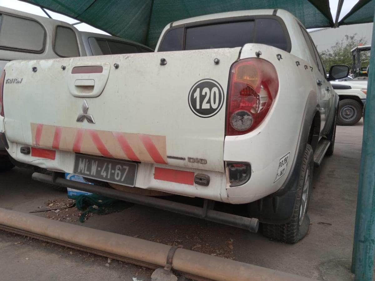 Mitsubishi L200 · — image 11