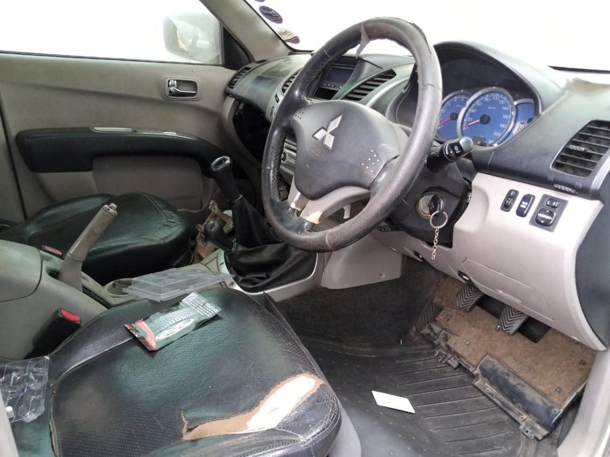 Mitsubishi L200 · — image 15