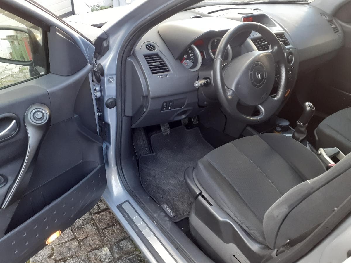 Renault Mégane 1.5 DCI · Ano 2004 — image 10