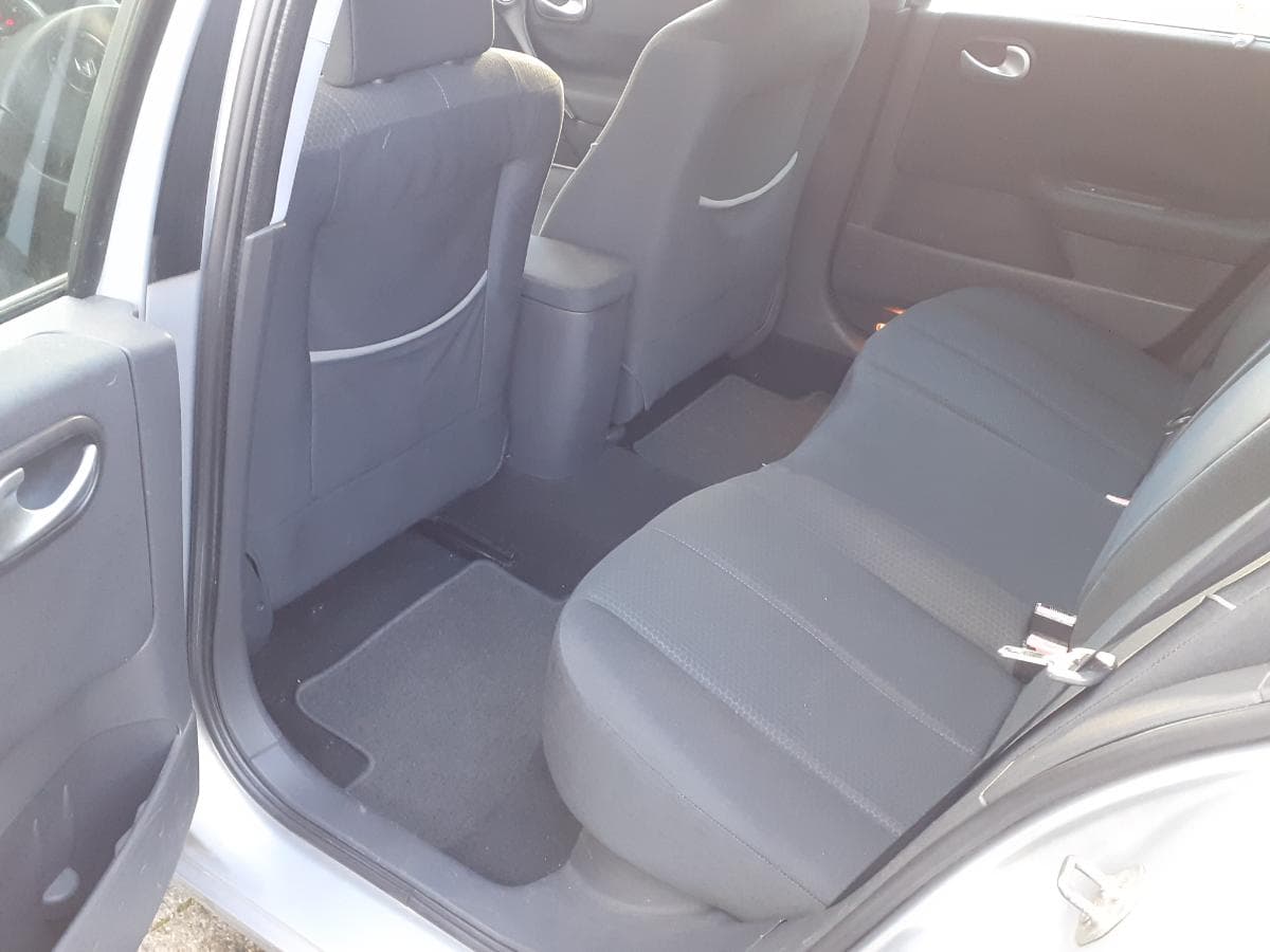 Renault Mégane 1.5 DCI · Ano 2004 — image 11