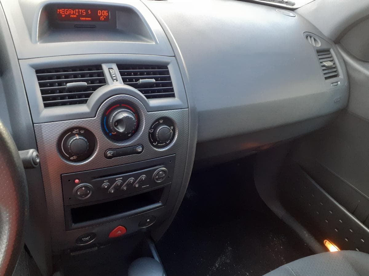 Renault Mégane 1.5 DCI · Ano 2004 — image 14