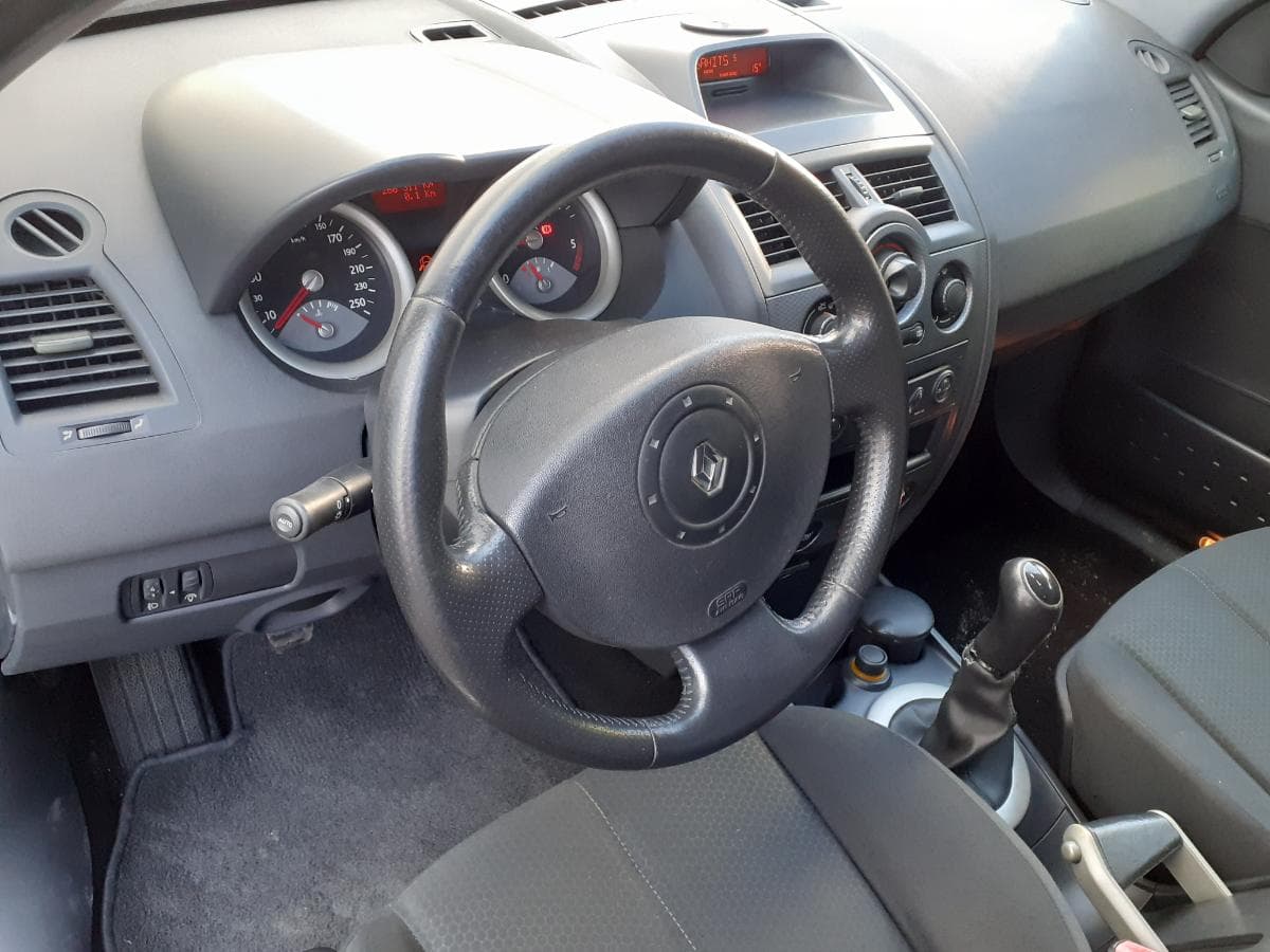 Renault Mégane 1.5 DCI · Ano 2004 — image 15
