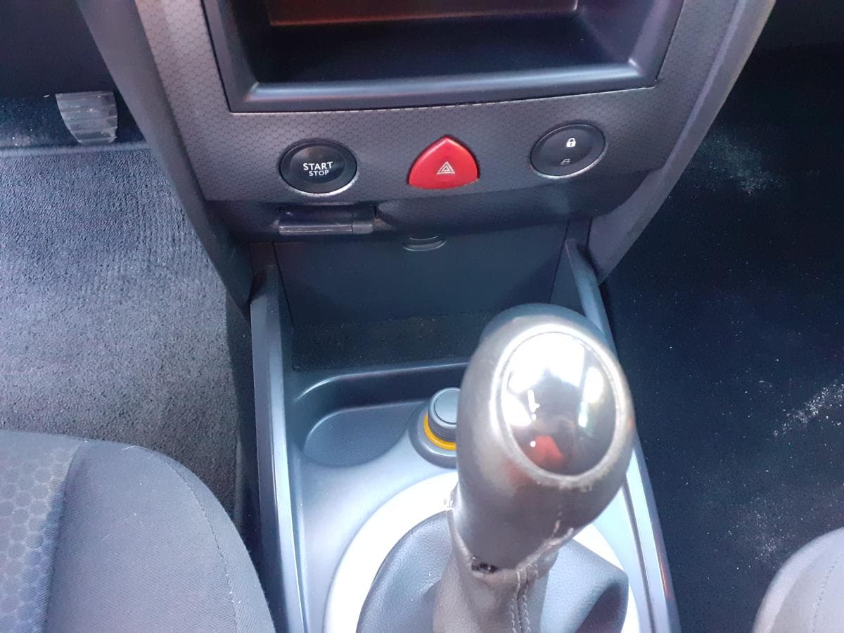 Renault Mégane 1.5 DCI · Ano 2004 — image 16
