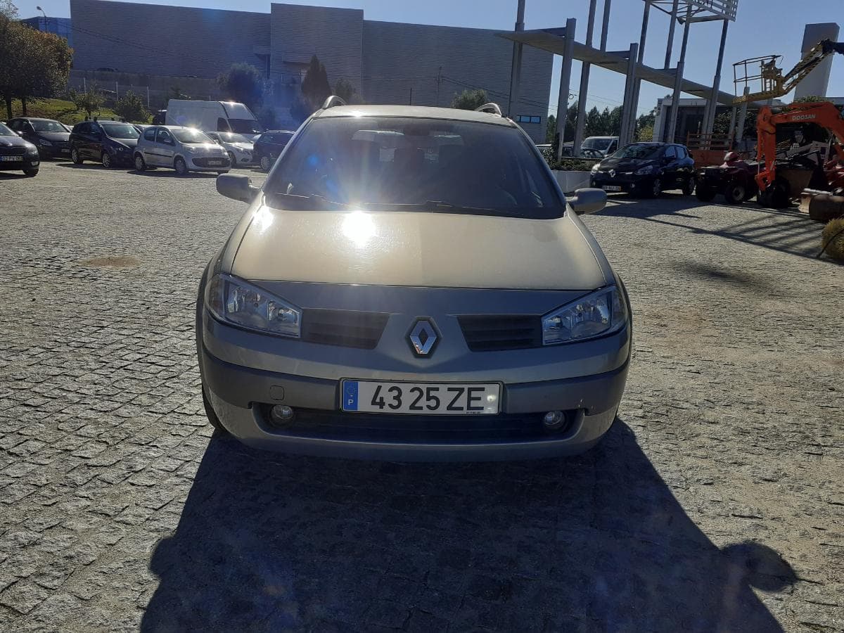 Renault Mégane 1.5 DCI · Ano 2004 — image 2