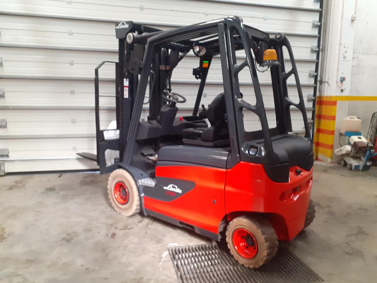 Empilhador Elétrico Linde E25-01 · Ano 2012 — imagem 4